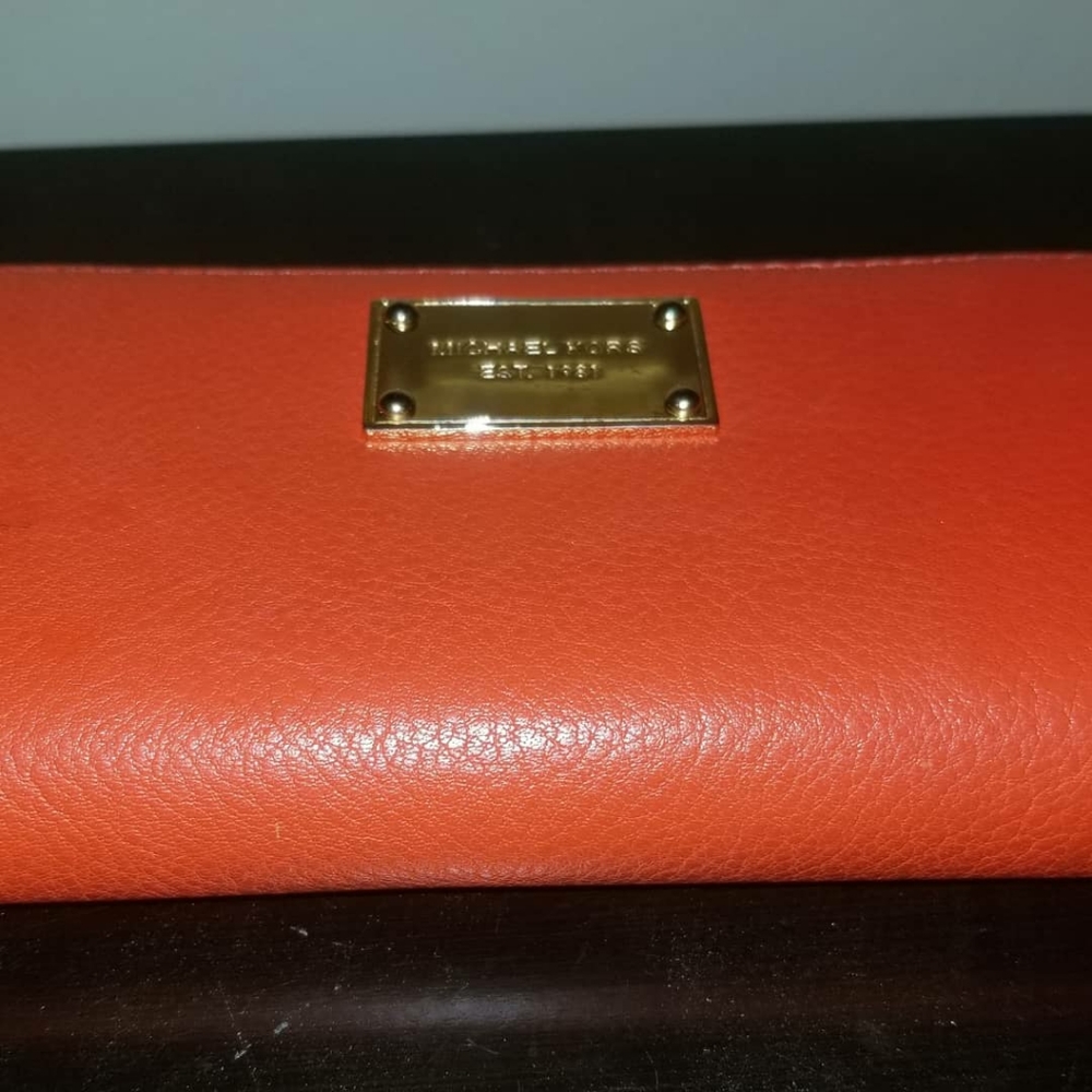Michael Kors zip wallet
